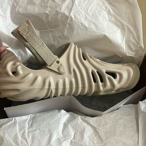 CROCS x SALEHE BEMBURY